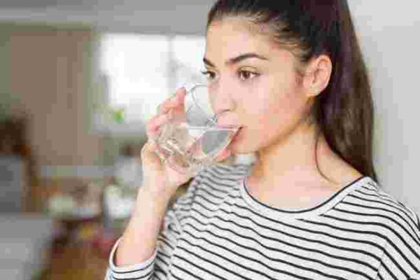 Manfaat Minum Air Putih Bagi Kesehatan Tubuh Manfaat Minum Air Putih Bagi Kesehatan Tubuh - Berartinya Minum Air Putih Tiap Hari serta Akibatnya untuk Guna Tubuh.