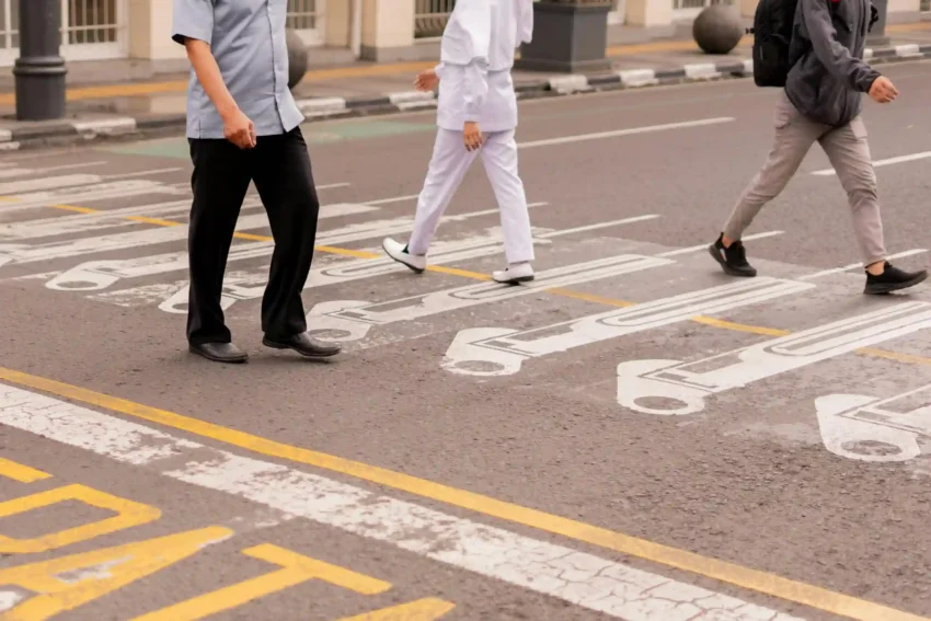Berjalan Kaki Meningkatkan Kesehatan Jantung - Berjalan kaki ialah salah satu wujud berolahraga enteng yang gampang