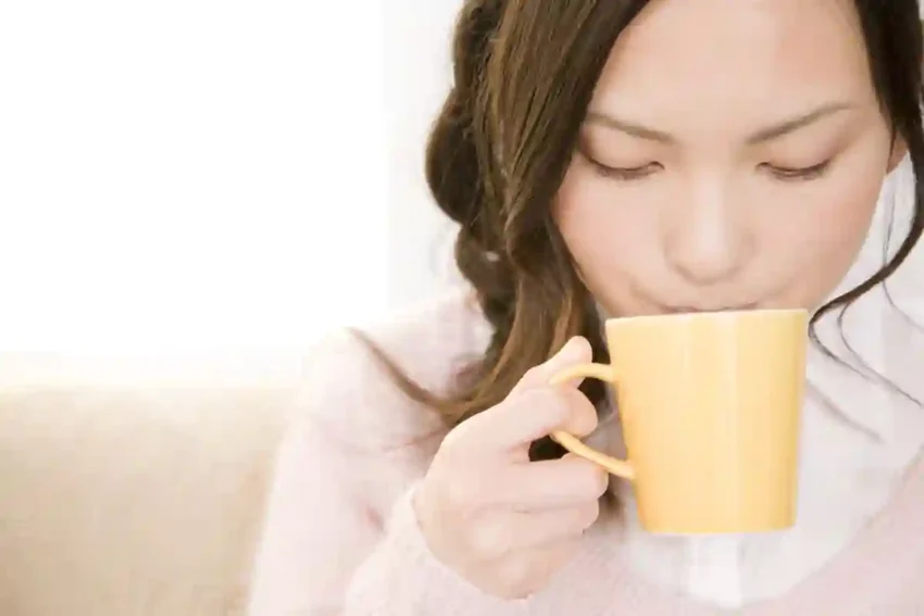 Minum Air Hangat Setiap Pagi Membantu Pencernaan Lebih Lancar - Tiap orang pasti mau mempunyai badan yang segar