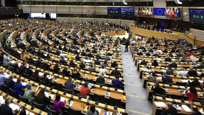 Anggota parlemen Uni Eropa menargetkan platform daring terkait fitur keamanan anak dan permainan