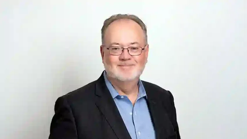 Mark Summerfield ditunjuk sebagai ketua Evoke setelah Lord Jonathan Mendelsohn mengundurkan diri dari dewan